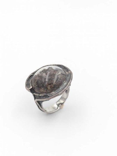 Anel em prata envelhecida Labruixeta com quartzo rutilado