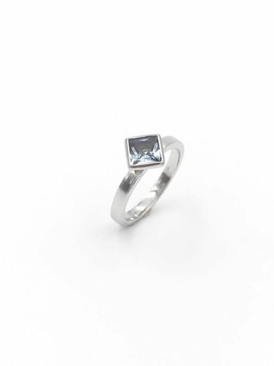 Ring aus Sterlingsilber mit blauem Kristall