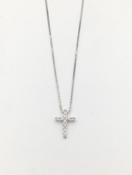 Croix avec chaîne en or blanc et diamants