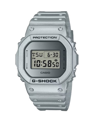 Reloj digital G-Shock resistentes a los golpes en color plateado metalizado