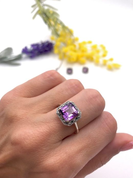 Quadratischer Ring aus Sterlingsilber und natürlichem Amethyst