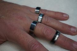 Anillo de hombre Viceroy en acero y rayas en negro