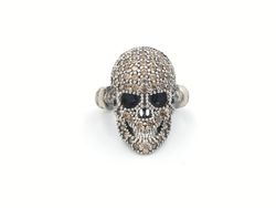 Silberring mit Cava-Zirkon-Schädel.