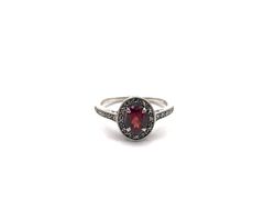 Anillo Elegant de plata de ley Circle Garnet
