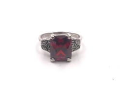 Anillo Elegant de plata de ley Square Red