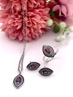 Anillo Elegant de plata de ley Suttle Garnet