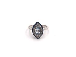 Anillo Elegant de plata de ley Suttle Topaz