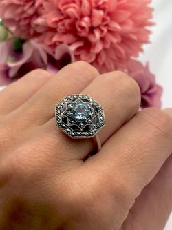 Sechseckiger Sterlingsilberring mit blauem Topas