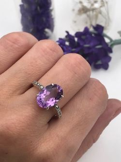 Ring aus Sterlingsilber und natürlichem Amethyst