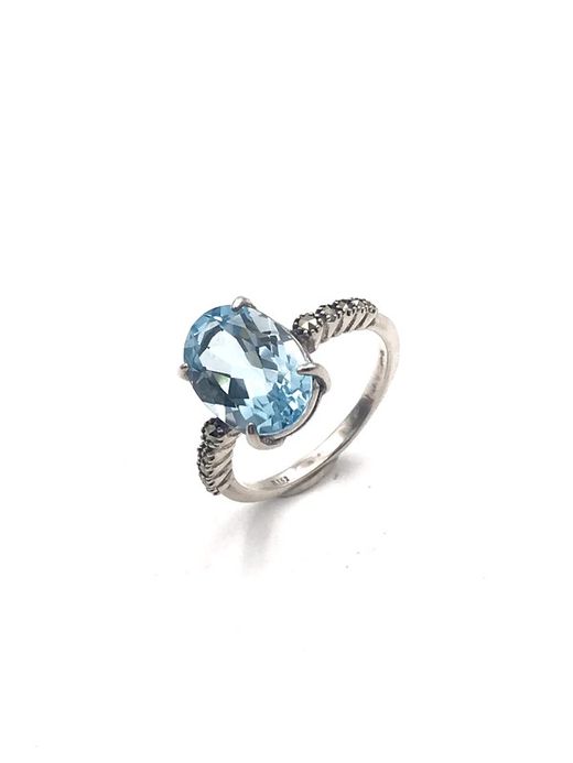 Anillo en plata de ley y topacio natural
