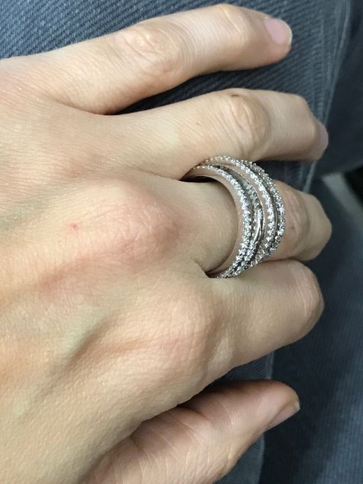 Anillo de plata de ley con múltiples brazos cruzados de circonitas