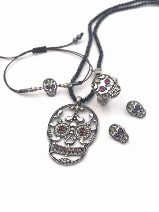 Raive Totenkopf Laubsägering