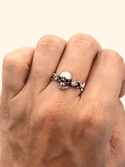 Oberer silberner Mini-Totenkopfring