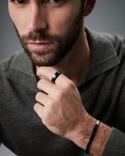 Anel Viceroy em aço inoxidável, com revestimento IP preto e cinza.