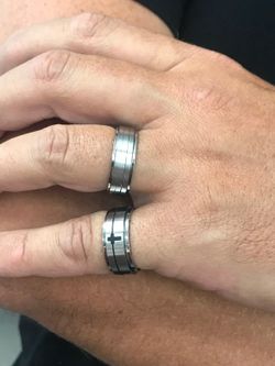 Anillo Viceroy con cruz Ip negro