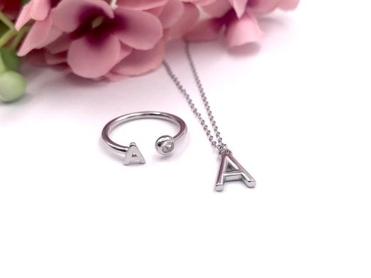 Rhodinierte Silberringe mit Buchstaben