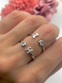 Rhodinierte Silberringe mit Buchstaben