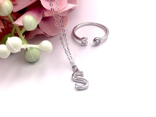 Rhodinierte Silberringe mit Buchstaben