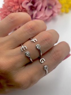 Rhodinierte Silberringe mit Buchstaben