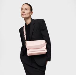 Tous Audree – Mittlere Umhängetasche Brenda in Hellrosa