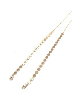 Kette hängt Gesichtsmaskenformen