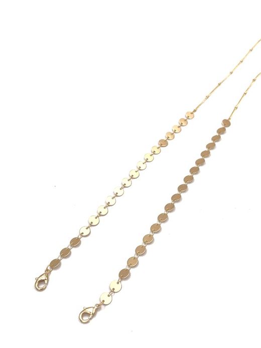 Kette hängt Gesichtsmaskenformen