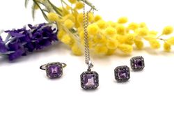 Quadratischer Anhänger aus Sterlingsilber und natürlichem Amethyst