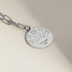 Anhänger aus Rhodiumsilber mit Medaille und Zirkonen