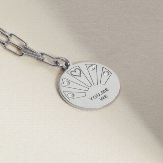 Anhänger aus Rhodiumsilber mit Medaille und Zirkonen