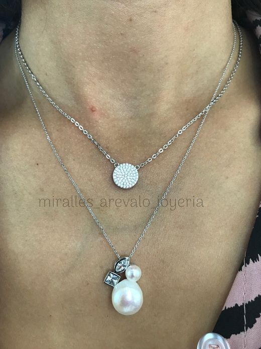 Pendentif en argent rhodié avec zircons blancs