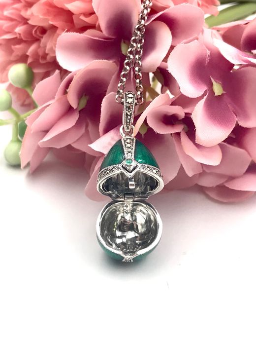 Colgante Elegant de plata de ley Fabergé