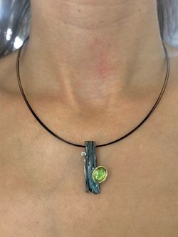 Colgante en plata de ley Olivine con Brillante