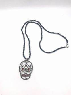 Langer Raive-Schädel-Laubsägearbeit-Anhänger