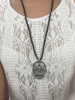 Langer Raive-Schädel-Laubsägearbeit-Anhänger