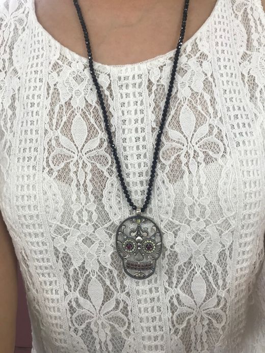 Langer Raive-Schädel-Laubsägearbeit-Anhänger