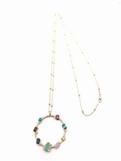 Latyca-Anhänger aus Gold mit langer Spitze