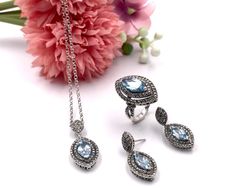 Ovaler Anhänger aus Sterlingsilber und Topas