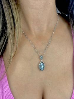 Ovaler Anhänger aus Sterlingsilber und Topas