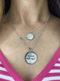 Rhodinierter Silberanhänger mit dem Spruch "My mom is the best"