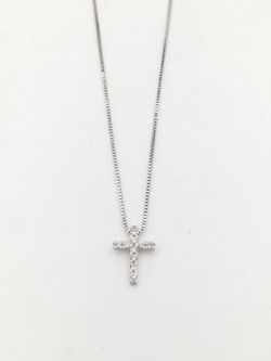 Cruz con cadena en oro blanco y diamantes