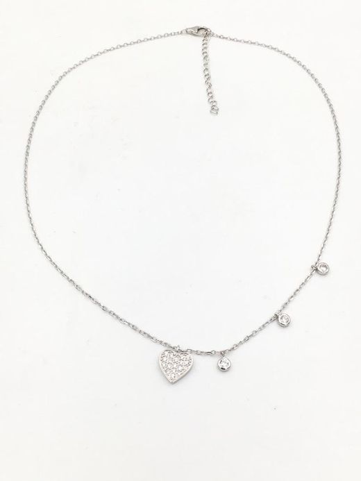 Silberkette mit Herz und Zirkonen.