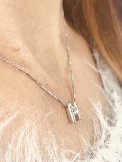 Initialen aus 18 Karat Weißgold mit Brillanten