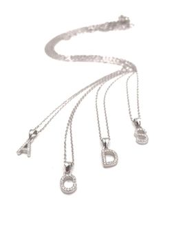 Iniciales de plata rodiada con circonitas engastadas