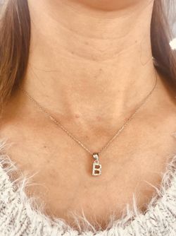 Iniciales de plata rodiada con circonitas engastadas