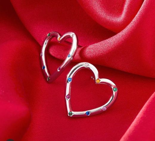 Boucle d'oreille en argent en forme de cœur avec zircons colorés