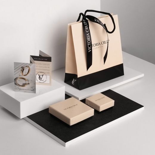 Versilberte Ohrringe mit schwarzen Swarovski®-Kristallen