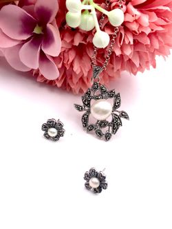 Pendientes Elegant de plata de ley Flower Pearl