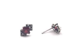 Pendientes Elegant de plata de ley Square Garnet