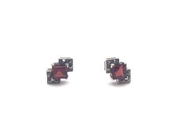 Pendientes Elegant de plata de ley Square Garnet