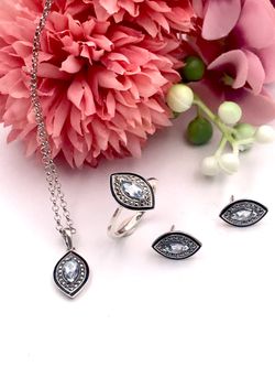 Pendientes Elegant de plata de ley Suttle Topaz